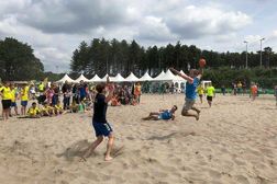 VEEL ENTHOUSIASME OP BEACHHANDBAL TORNOOI ARENA